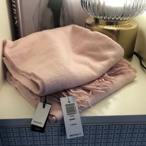 Aritzia Alxiliary 100% wool Banff scarf NWT